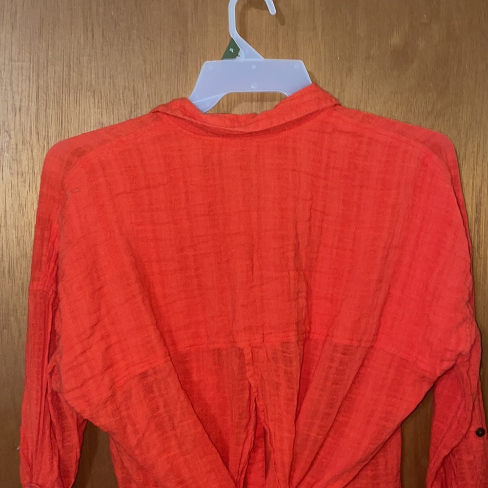 •FREE PEOPLE•TOMATO RED GAUZE TIE BACK BUTTON UP COLLAR BLOUSE SIZE  MEDIUM EUC - Picture 7 of 8